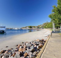 3 Tomaree Street - cute 4 bedroom house with aircon in the heart of town