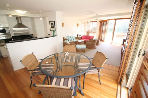 3/54 Lawson St - The Palms 3 - Your Accommodation 2