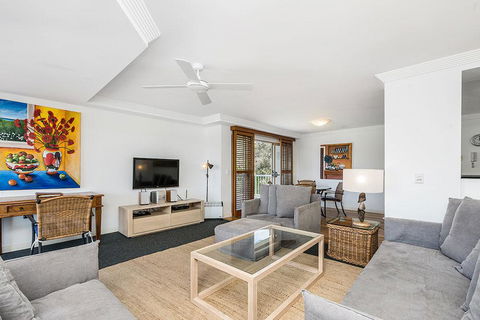 3/54 Lawson St - The Palms 3 - Your Accommodation 0