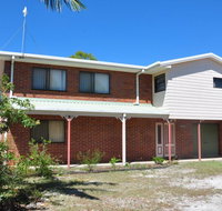 31 Bombala Crescent - Two storey home with covered outdoor deck fully fenced backyard. Pet friendly - Your Accommodation