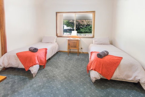 32 Zachary Drive Farm Stay Iconic Water Views - Your Accommodation 3