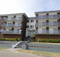 4 'Adriana' 83 Ronald Avenue - open plan living with backyard - Your Accommodation