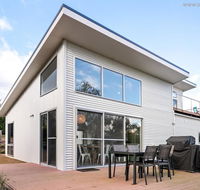 4 king or 8 single beds WiFi Netflix pet friendly - Your Accommodation