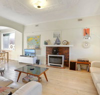 4 MONTROSE AVE - retro home in the heart of town - Your Accommodation