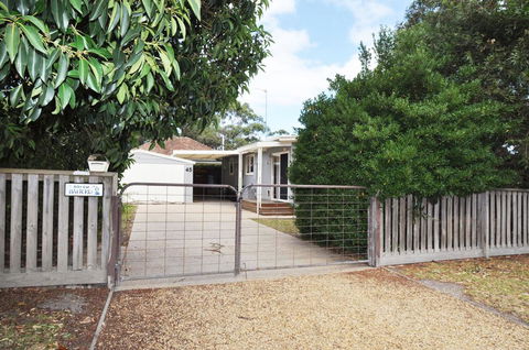 45 HALFORD - PET FRIENDLY - Your Accommodation 0
