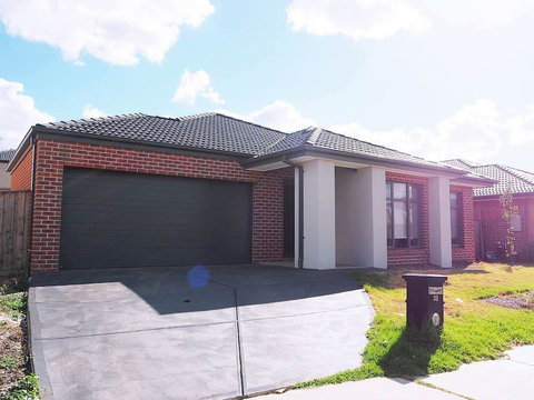 5 Bed 2 Bath Big House - Your Accommodation 0