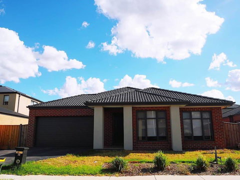 5 Bed 2 Bath Big House - Your Accommodation 1