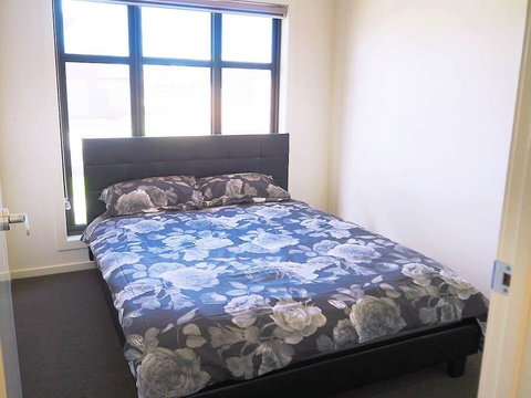 5 Bed 2 Bath Big House - Your Accommodation 2