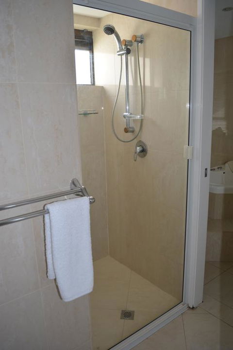 5,  Apartment On The Esplanade - Your Accommodation 2