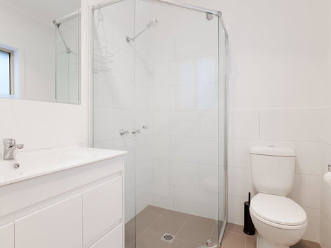 5B BENT STREET - LARGE HOUSE WITH DUCTED AIR CON, WIFI & FOXTEL - Your Accommodation 3