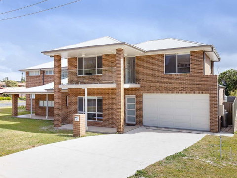 5B BENT STREET - LARGE HOUSE WITH DUCTED AIR CON, WIFI & FOXTEL - Your Accommodation 0