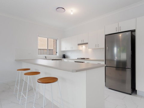 5B BENT STREET - LARGE HOUSE WITH DUCTED AIR CON, WIFI & FOXTEL - Your Accommodation 2
