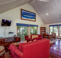 6 Ilmenite Avenue - Coastal beach shack within walking distance to patrolled beach and CBD - Your Accommodation