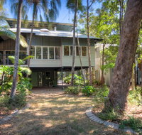 6 Satinwood Drive - Rainbow Shores Stylish Beach House Free WiFi - Your Accommodation