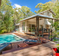 7 Naiad Court - Rainbow Shores Perfect Beach House Swimming Pool and Walk To Beach Aircon Wi-Fi - Your Accommodation