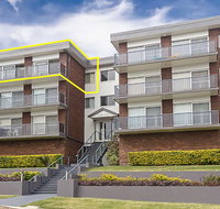 9 'Adriana' 83 Ronald Avenue - fabulous views  aircon - Your Accommodation