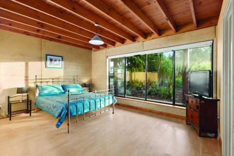 9 Marshall Street - Large Family Holiday Home Just Metres To The Beach - Your Accommodation 2
