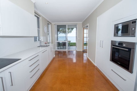 A Foreshore - Salamander Bay - Your Accommodation 0