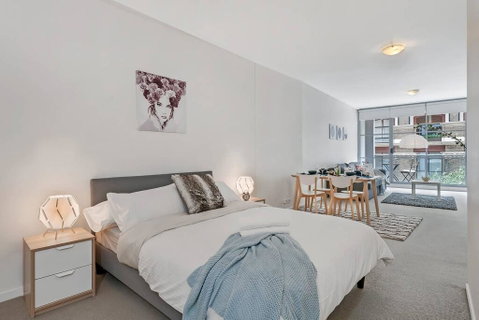 A Modern & Stylish Studio Near Darling Harbour - Your Accommodation 1