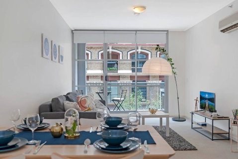 A Modern & Stylish Studio Near Darling Harbour - Your Accommodation 0