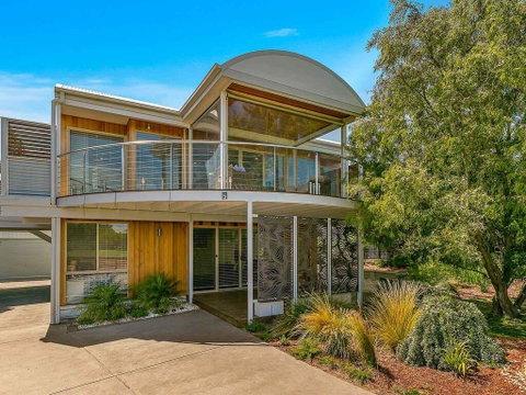 A Wave From It All - Your Accommodation 0