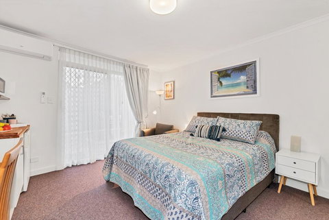 Abby's Poolside Retreat 1 - Your Accommodation 0