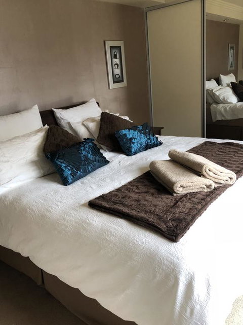 About Time Retreats- Studio Seven - Your Accommodation 3