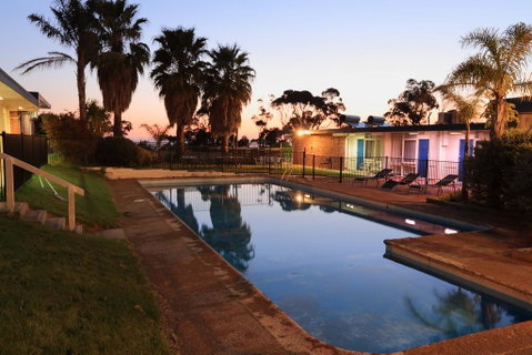 Absolute Lakes Entrance Motel - Your Accommodation 0