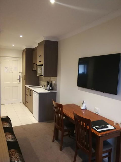 Addison Motor Inn - Your Accommodation 3