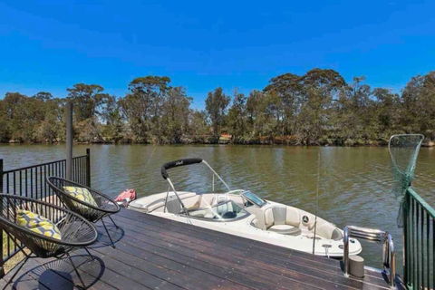 DOCK 08 Riverside Entertainer Pets Welcome - Your Accommodation 0