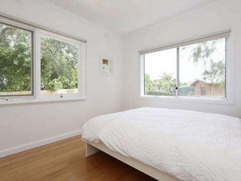 DROMANA BEACH SHACK - Your Accommodation 4