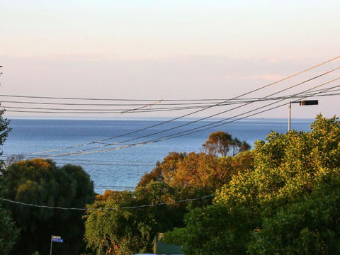 DROMANA BEACH SHACK - Your Accommodation 2