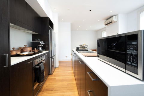 Eggie\'s Nest - Luxury City Apartment - Your Accommodation 3