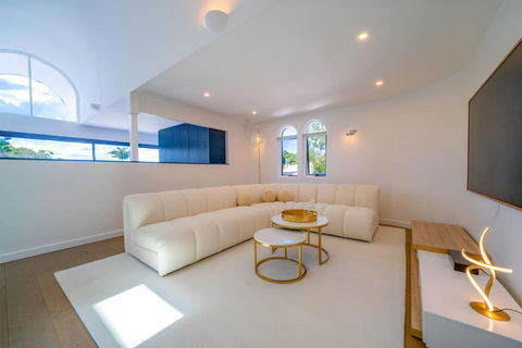 Elegant 3BR Apt -Bondi Junction & Stunning Skyline - Your Accommodation 2