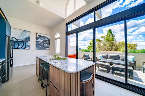 Elegant 3BR Apt -Bondi Junction & Stunning Skyline - Your Accommodation 3