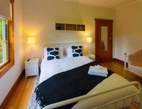 Elm Trees Of Ross Cottage - Your Accommodation 4
