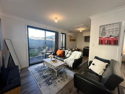 Entire 2br, Hideaway - Your Accommodation 3