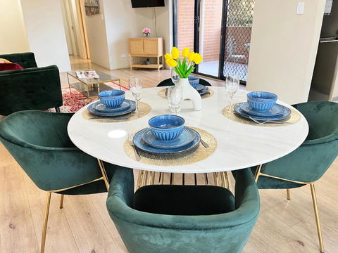 Fabulous 2 Bedroom Apartment, Secured Free Parking - Your Accommodation 4