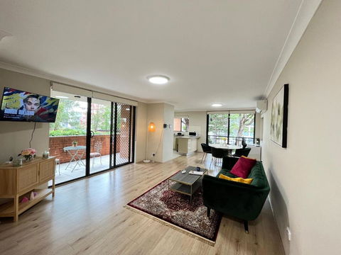Fabulous 2 Bedroom Apartment, Secured Free Parking - Your Accommodation 0