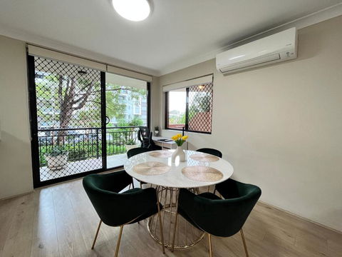Fabulous 2 Bedroom Apartment, Secured Free Parking - Your Accommodation 3