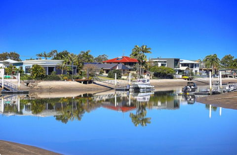 Fabulous Canal-front Unit In Mooloolaba - Your Accommodation 1