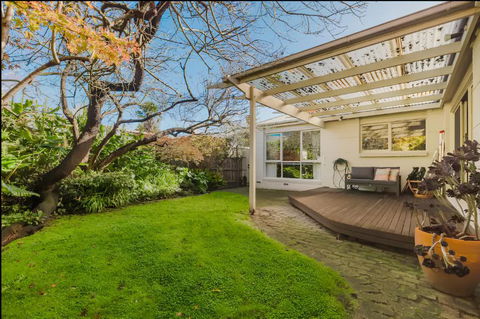 Family Friendly Art Deco Garden Patio WiFi WFH - Your Accommodation 0