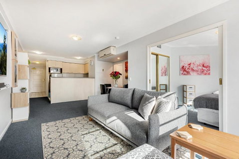 Family Unit With Balcony, Free Trams To CBD Sights - Your Accommodation 0