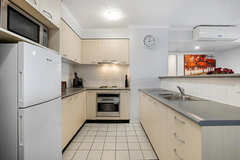 Family Unit With Balcony, Free Trams To CBD Sights - Your Accommodation 4