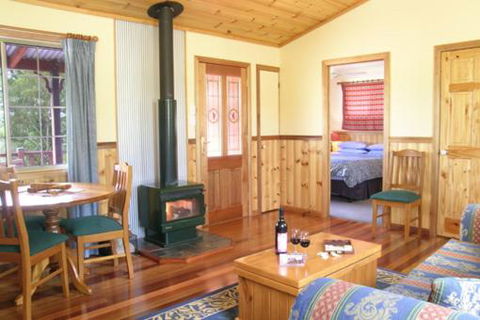 Fergies Hill Spa Cottage @ Granite Ridge Wines - Your Accommodation 3