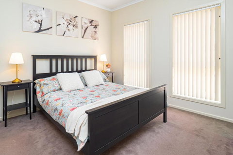 Family Comfort In Blakes Crossing Blakeview With A Short Walk To Shops And Supermarkets - Your Accommodation 3