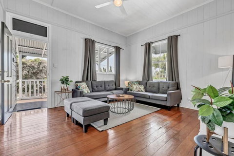 Gabba Central 2 Separate Homes 1 Block 6 Bdrms - Your Accommodation 2