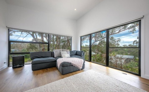 Glamour In Gisborne - With Spa! - Your Accommodation 1