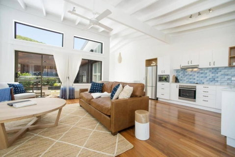 Fuller Holidays - Jane\'s On Wategos Unit 2, 37 Marine Pde-2 Bed Villa - Your Accommodation 1