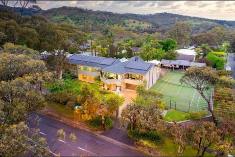Hawthorndene Masterpiece Squash Court Pool - Your Accommodation 2